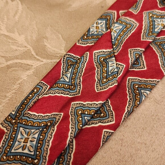 Regiments Ltd. Red Diamond Patterned Silk Tie, Excellent Used Condition! (EUC) - Picture 6 of 6